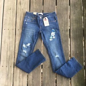 🆕Girls Levi skinny jeans!